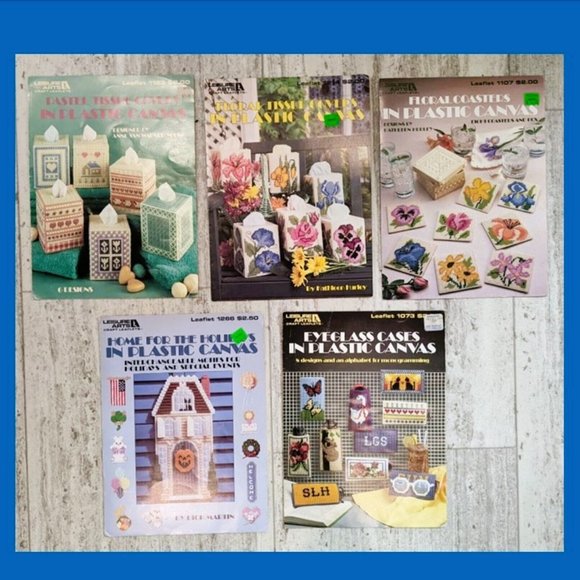 5 Vintage Leasure Arts Craft Leaflets Plastic Canvas Covers Coasters Holiday - Picture 1 of 13